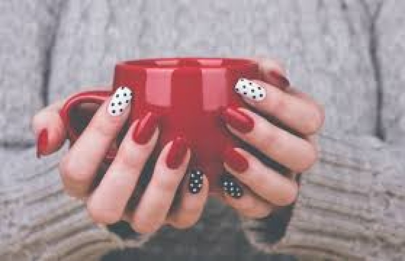 Nail art facile: idee semplici per una manicure invidiabile Nail art facile: idee semplici per una manicure invidiabile